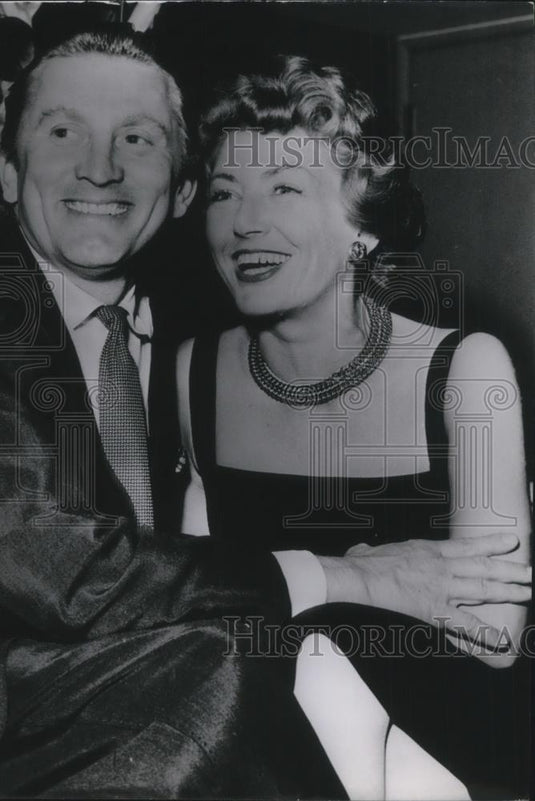 1954 Press Photo Kirk Douglas Actor and bride Anne Buydens Just Married - Historic Images