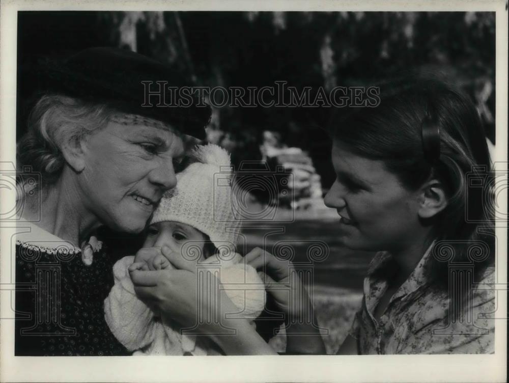 1978 Press Photo Ellen Corby, Judy Norton-Taylor in The Waltons - Historic Images
