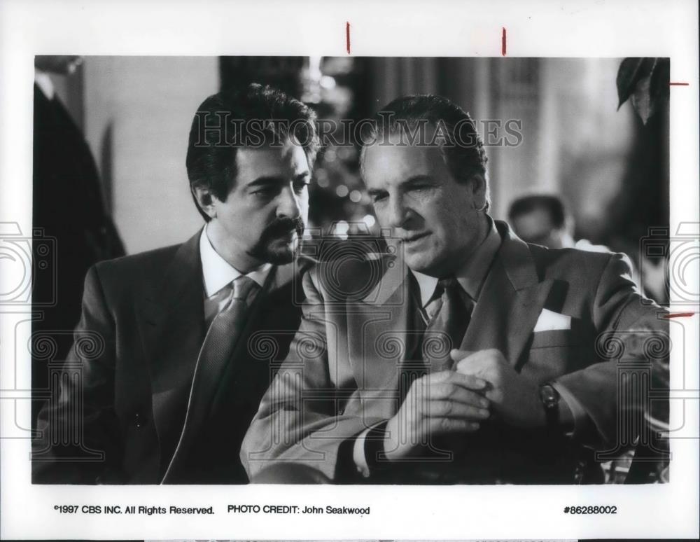 1997 Press Photo Joe Montegna & Danny Aiello in Mario Puzo's the Last Don - Historic Images
