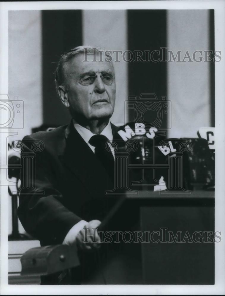 1983 Press Photo Ralph Bellamy stars in Winds of War - cvp19447 - Historic Images