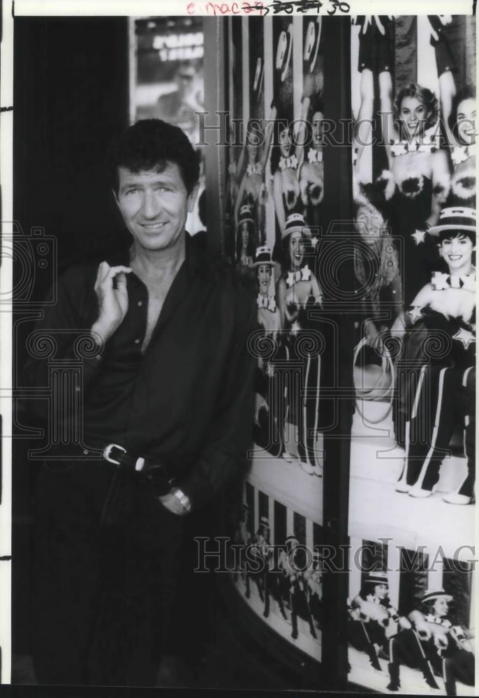 1992 Press Photo Mac Davis in Will Rogers Follies - cvp06458 - Historic Images