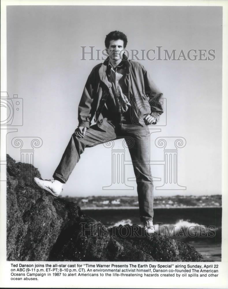 1990 Press Photo Ted Danson in Time Warner Presents The Earth Day Special - Historic Images