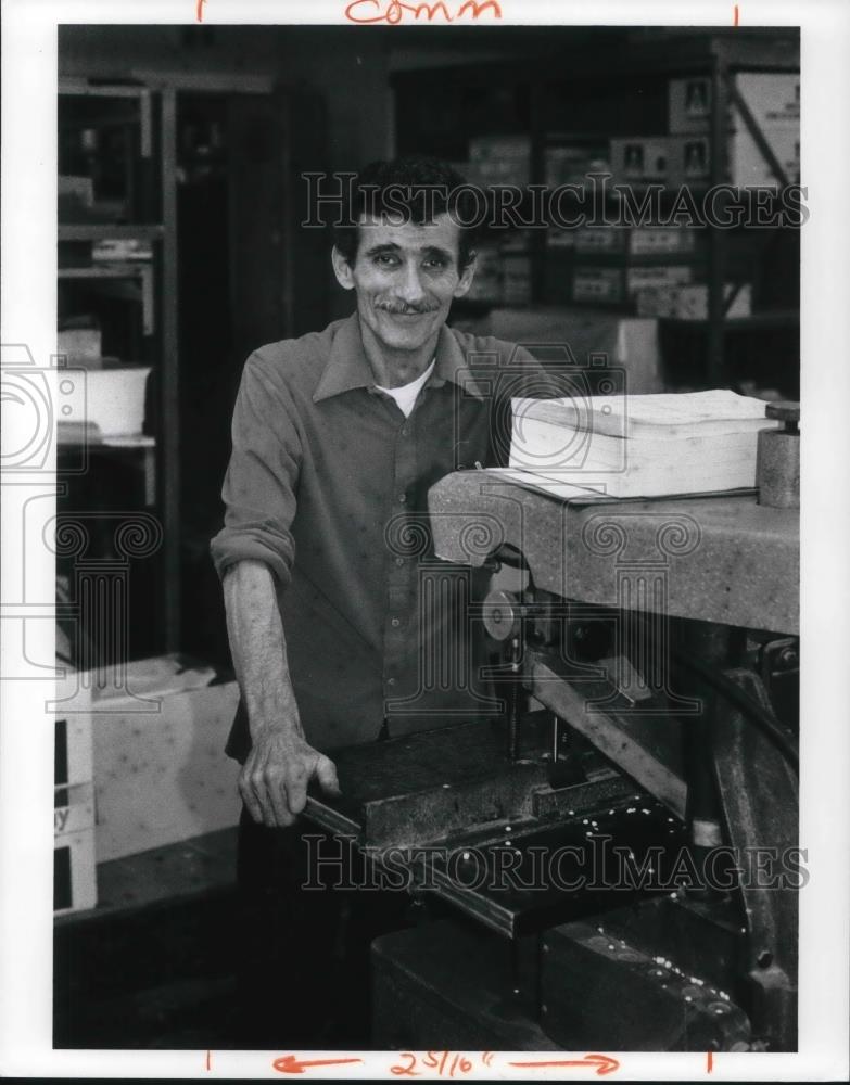Press Photo Gene Falmer Printing - cvp12683 - Historic Images