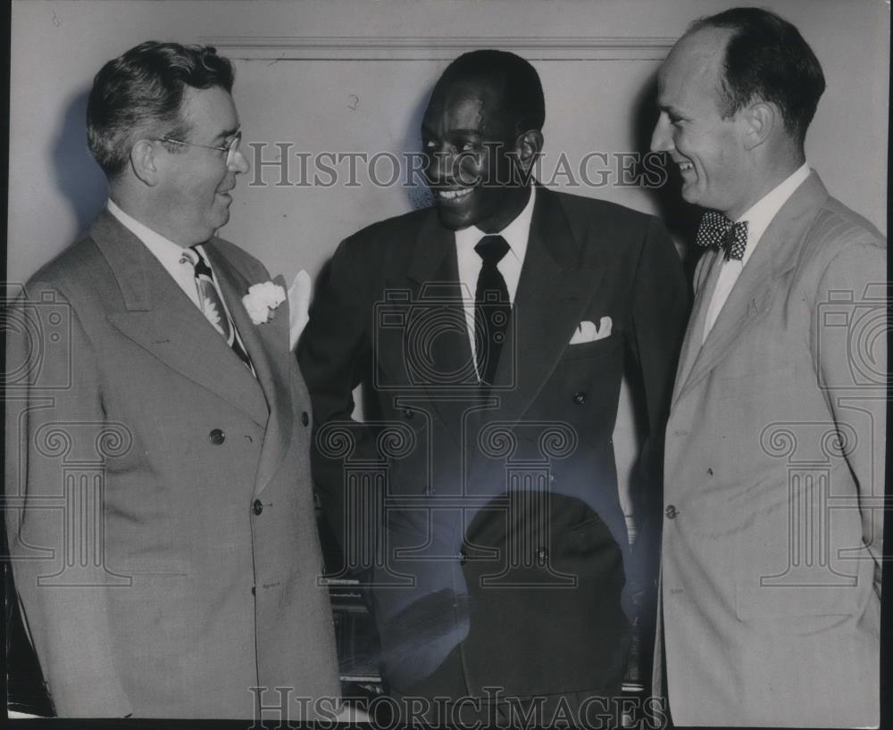 1948 Press Photo Harrison Dillard, Mayor Thomas Burke &amp; Coach Finnegan - Historic Images