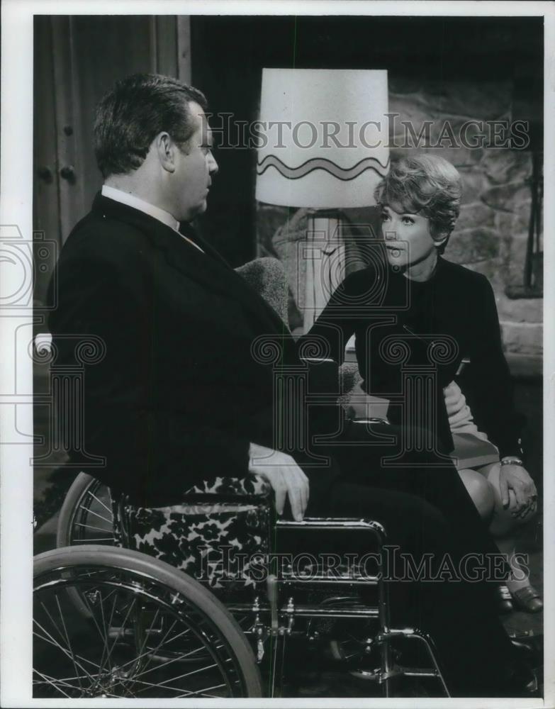1969 Press Photo Anne Baxter and Raymond Burr on Ironside - Historic Images