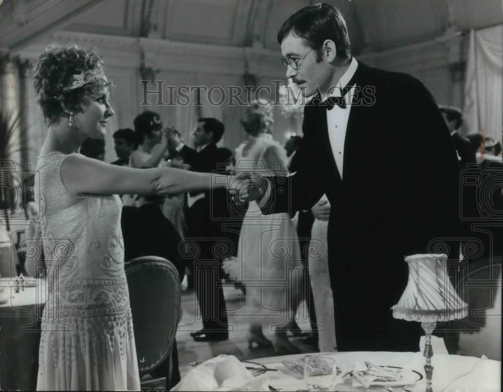 1970 Press Photo Peter O'Toole and Patula Clark in Goodbye Mr. Chip - cvp18975 - Historic Images