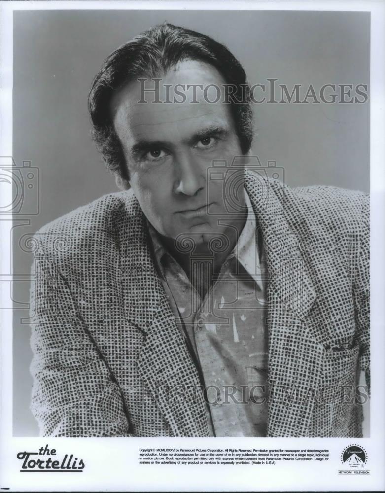 1986 Press Photo Dan Hedaya stars on The Tortellis Sitcom TV Show - cvp10745 - Historic Images