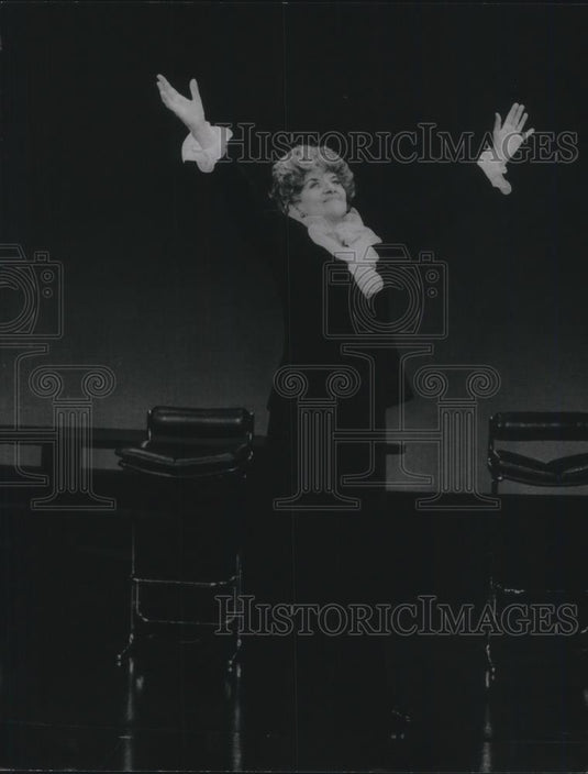 1978 Press Photo Hermoine Gingold stars in Side by Side by Sondheim musical - Historic Images