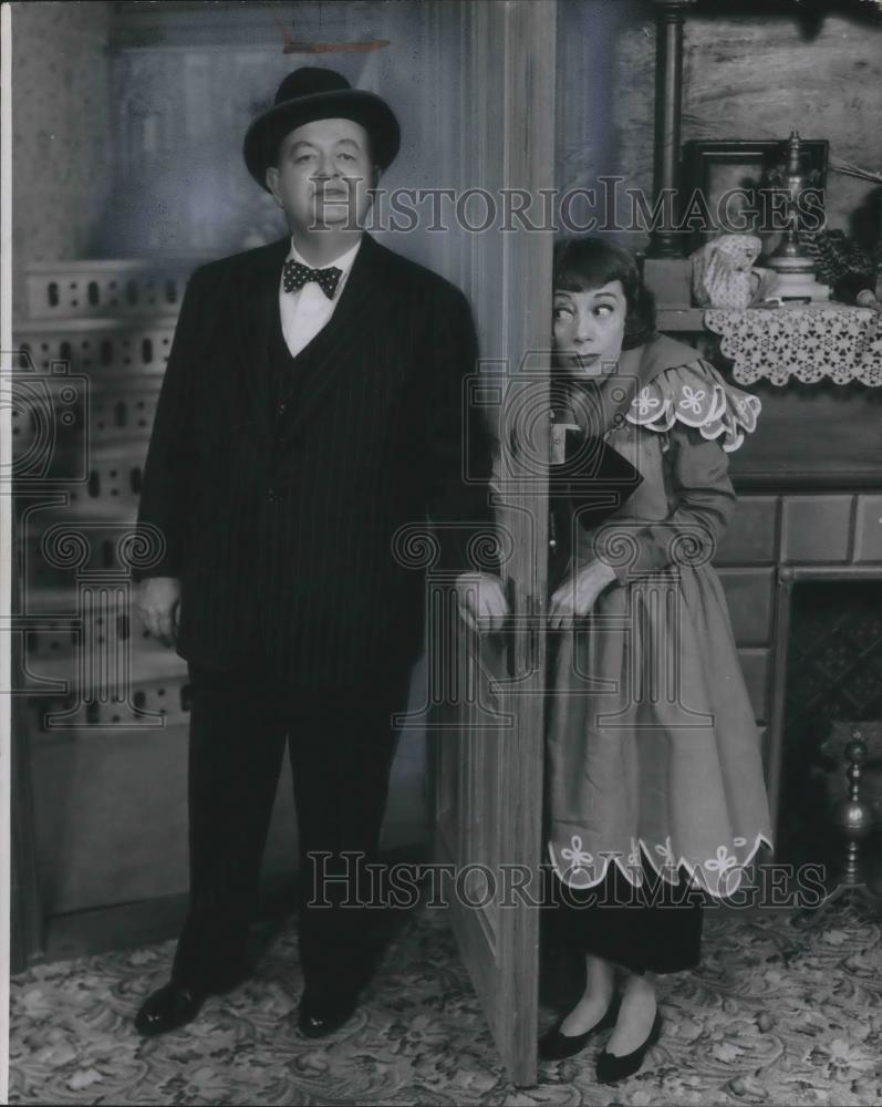 1959 Press Photo Robert Emhardt and Imogene Coca in The Girls in 509 - cvp06279 - Historic Images