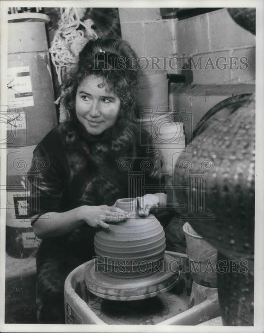 1973 Press Photo Maya Gruzitis Artist - cvp17744 - Historic Images
