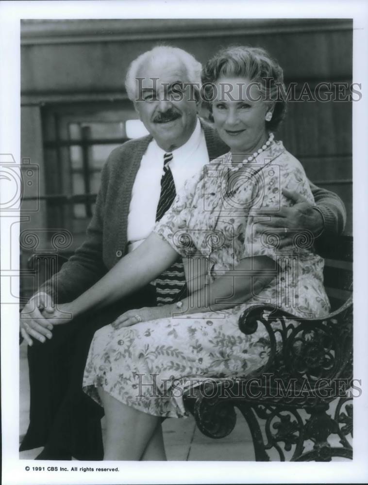 1991 Press Photo Marion Ross and Louis Zorich on Brooklyn Bridge TV Show - Historic Images