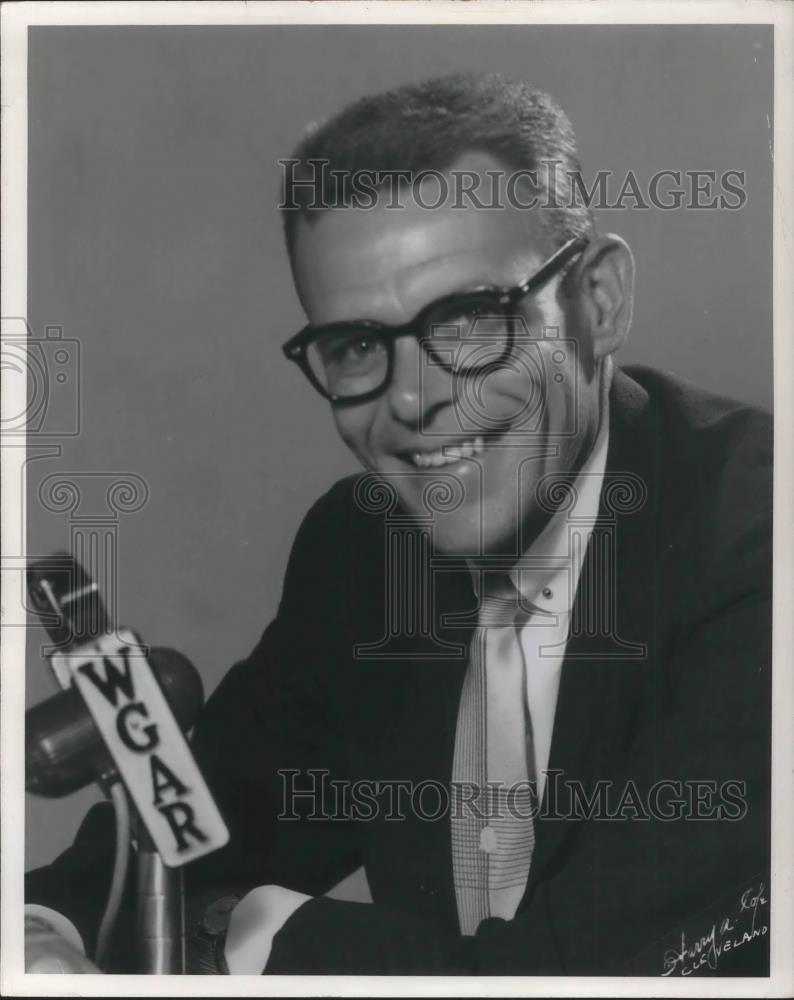 1971 Press Photo Les Clark WGAR Night News Editor - cvp04251 - Historic Images