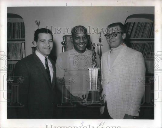 1968 Press Photo Harrison Dillard Track Star, Robert Ferraro & Mr Quick - Historic Images