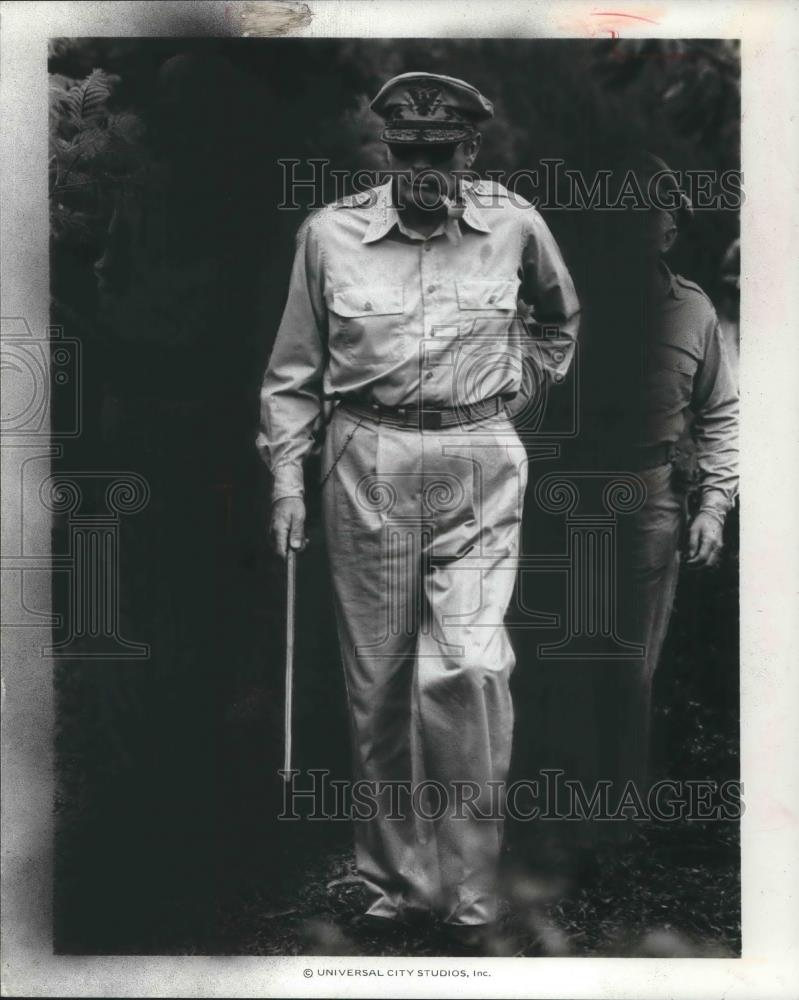 1977 Press Photo Gregory Peck stars in MacArthur - cvp09626 - Historic Images