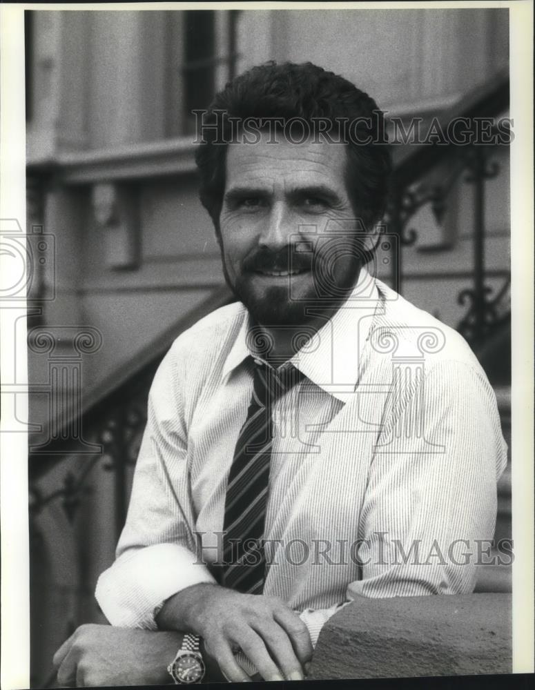 1984 Press Photo James Brolin in Hotel - cvp05188 - Historic Images