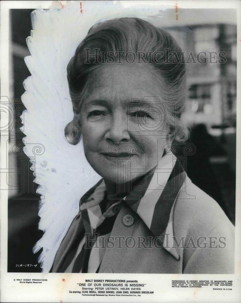 1975 Press Photo Helen Hayes stars in One of Our Dinosaurs is Missing - Historic Images
