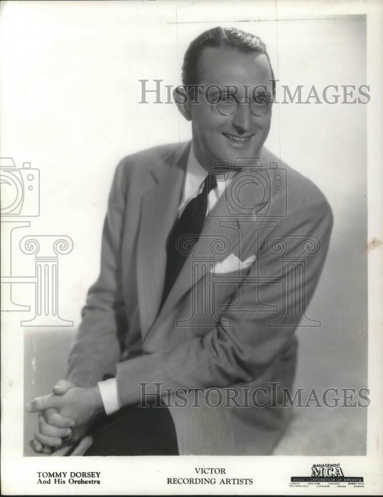 1940 Press Photo Jimmy Dorsey Jazz Saxophonist Musician Bandleader - cvp03744 - Historic Images