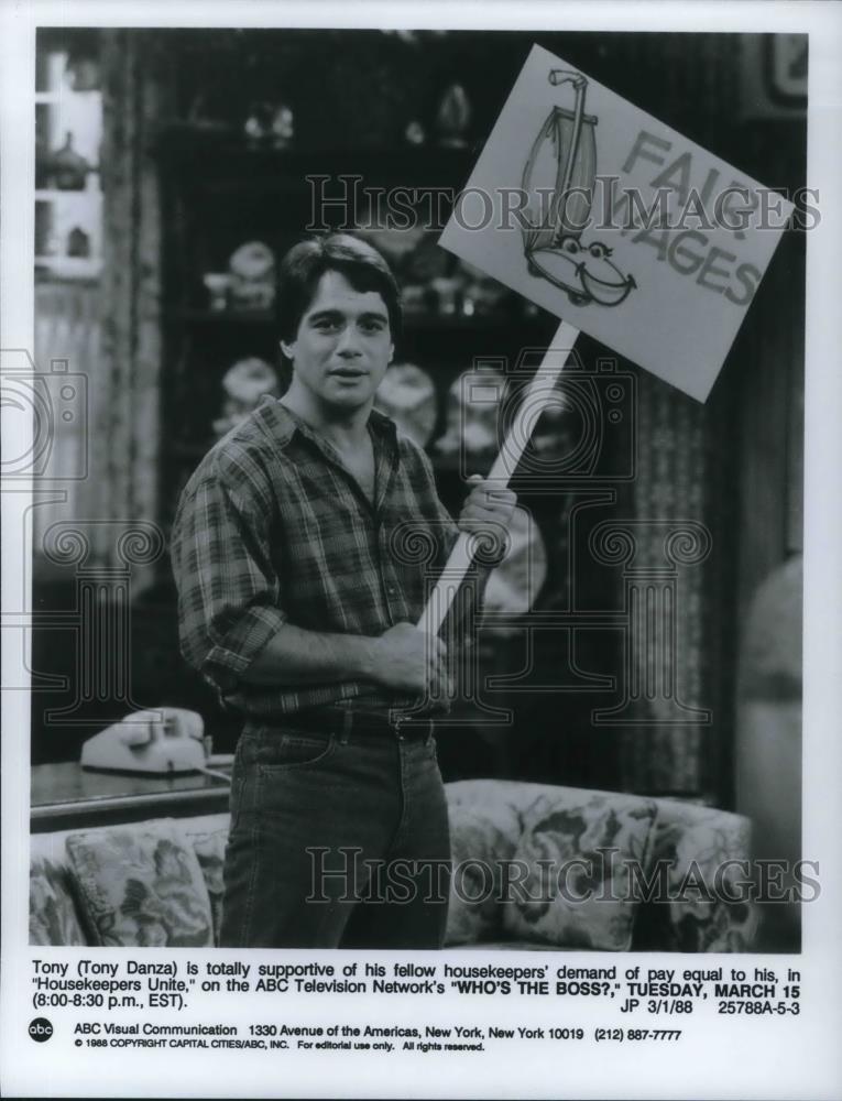 1988 Press Photo Tony Danza in Who&#39;s the Boss? - cvp19702 - Historic Images