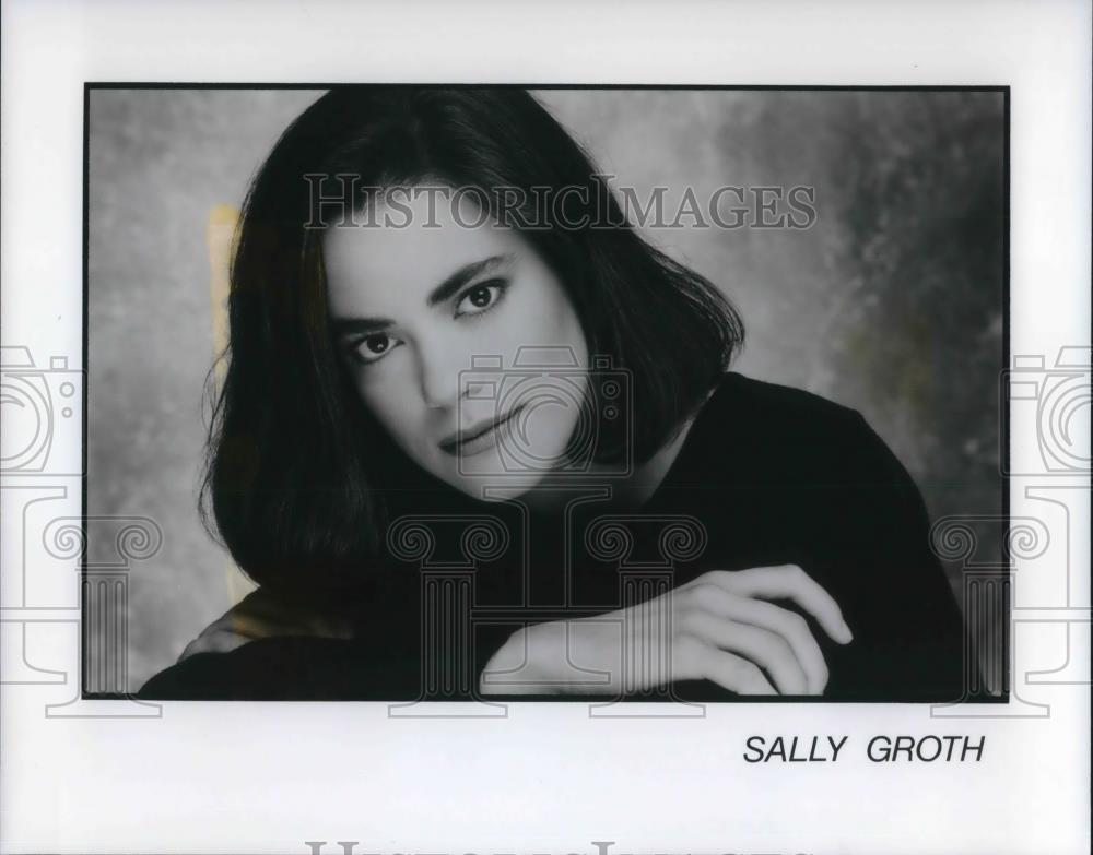 2000 Press Photo Sally Groth - cvp17935 - Historic Images