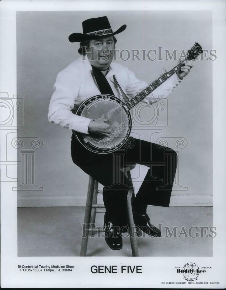 1976 Press Photo Gene Five Musician Bi-Centennial Touring Medicine Show - Historic Images