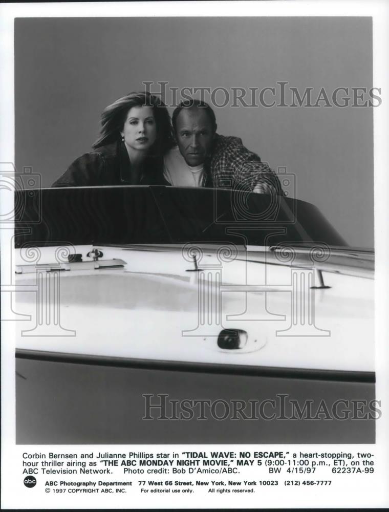 1997 Press Photo Corbin Bernsen &amp; Juliaane Phillips in Tidal Wave No Escape - Historic Images