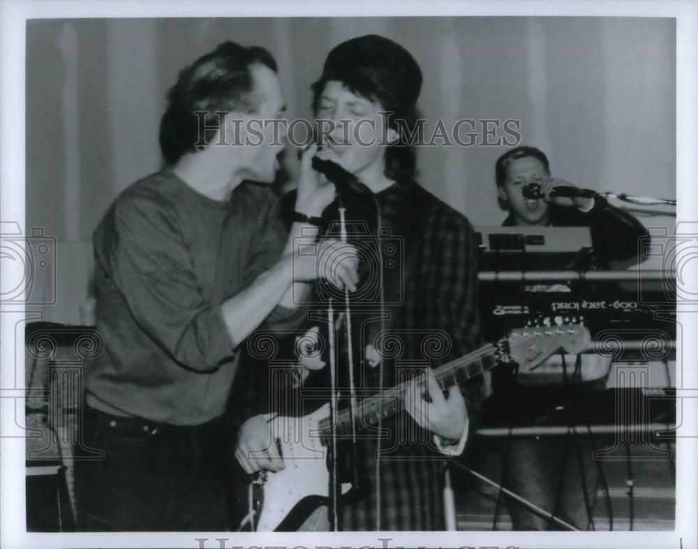 1986 Press Photo Mark Addison Micheal J. Fox and Michael Dolan in Light of Day - Historic Images