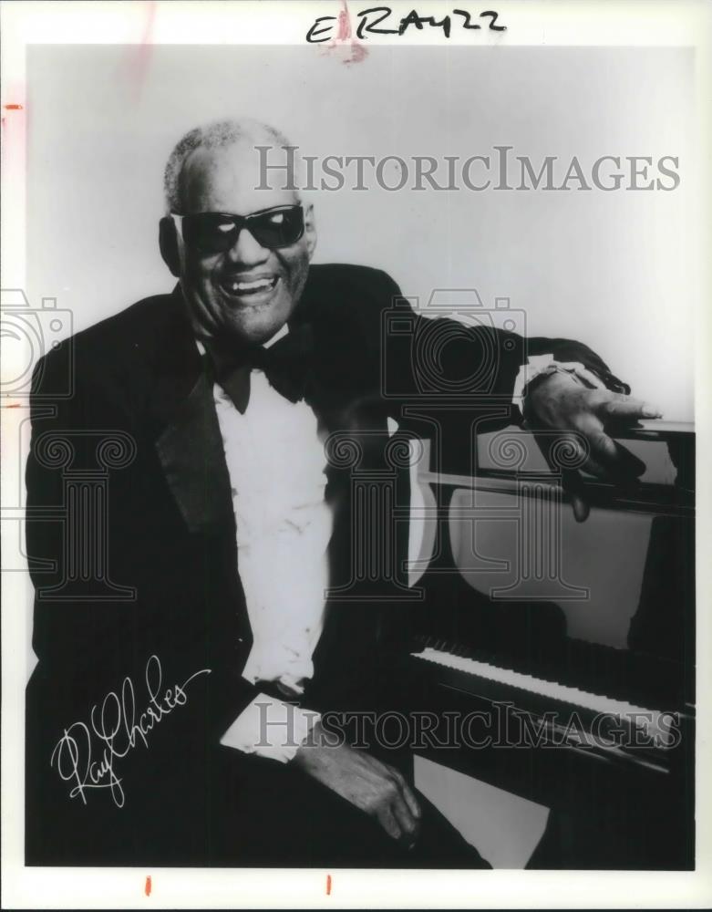 1997 Press Photo Ray Charles Blues Jazz Pianist Singer Songwriter - cvp05601 - Historic Images