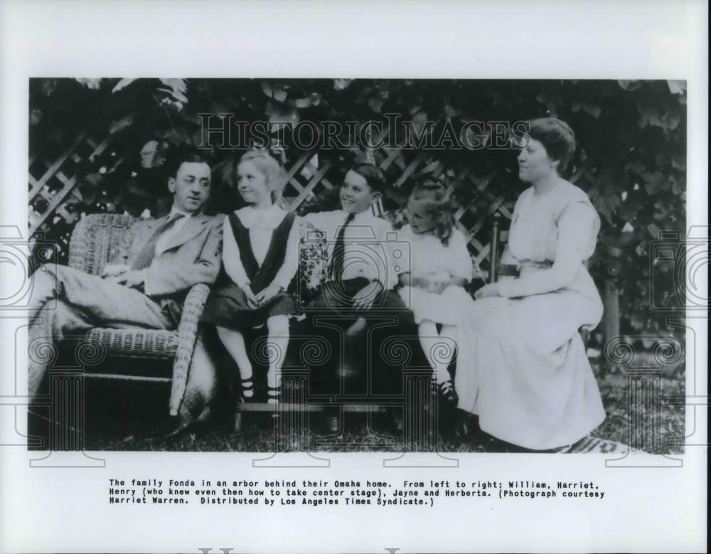1981 Press Photo Henry Fonda and family William Harriet Jayne and Herberta - Historic Images
