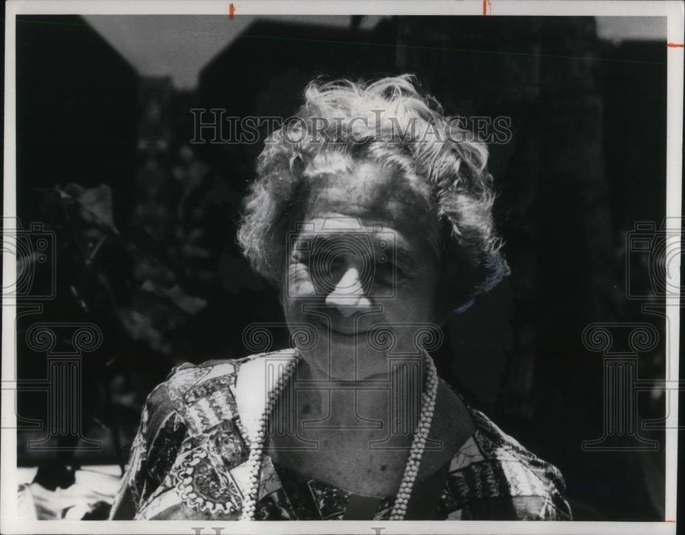 1977 Press Photo Aggie Grey in Bloody Mary - cvp18393 - Historic Images