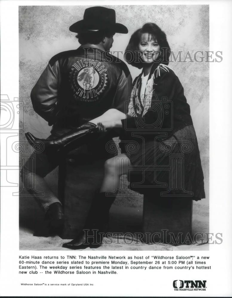 Press Photo Katie Hass Hosting Wildhorse Saloon - cvp10865 - Historic Images