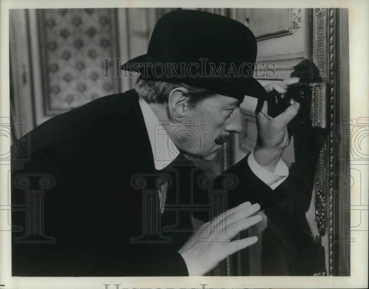 1966 Press Photo Alec Guinness in Hotel Paradise - cvp18404 - Historic Images