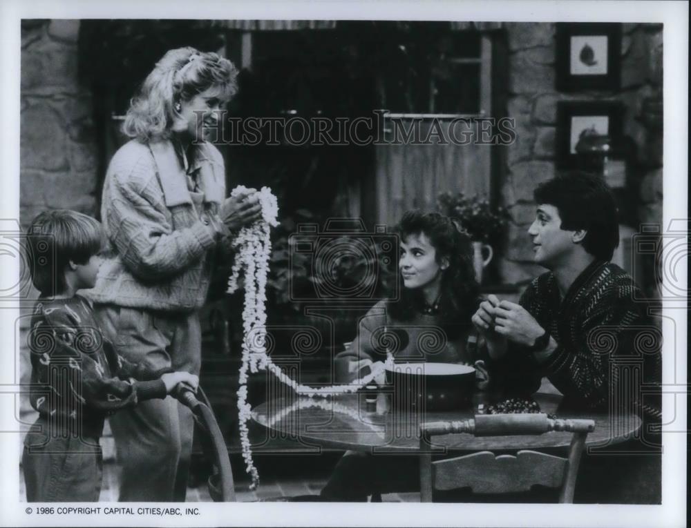 1986 Press Photo Danny Pintauro, Judith Light, Alyssa Milano in Who's the Boss - Historic Images