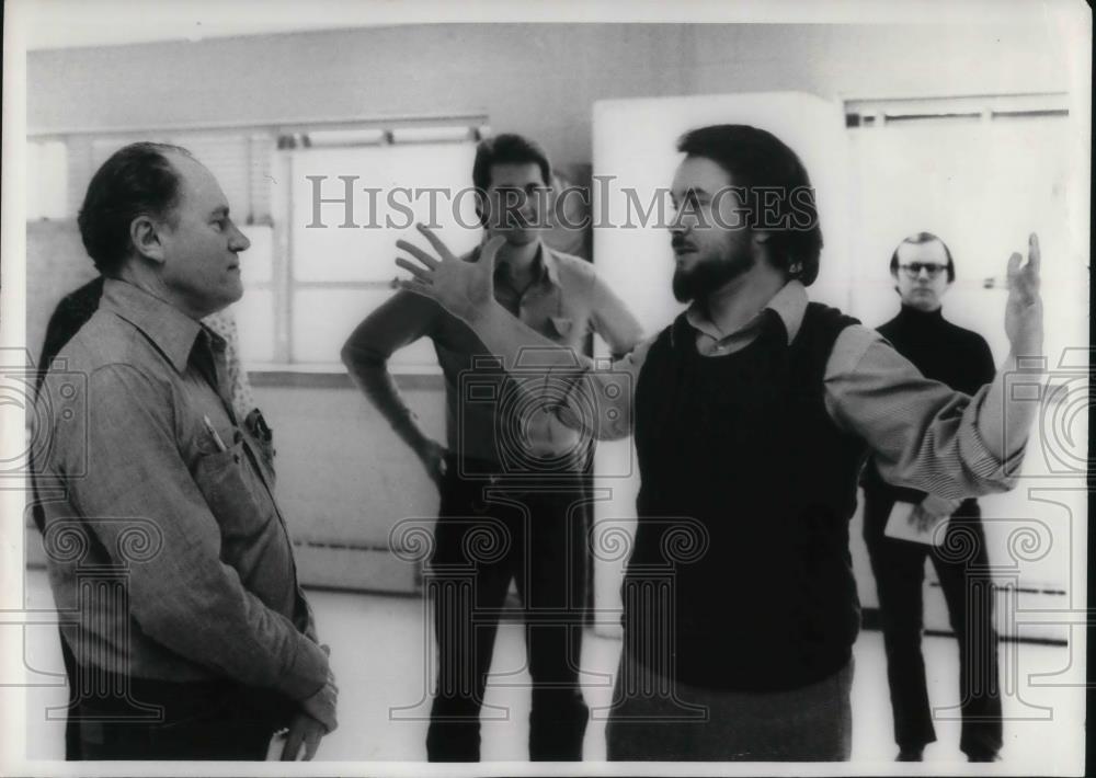 1973 Press Photo Keith Fowler director and E.G. Marshall Rehearse for Macbeth - Historic Images