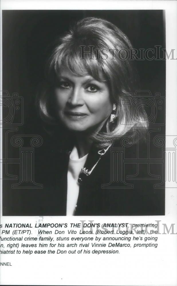 1999 Press Photo Angie Dickenson National Lampoons The Don&#39;s Analyst - cvp04199 - Historic Images