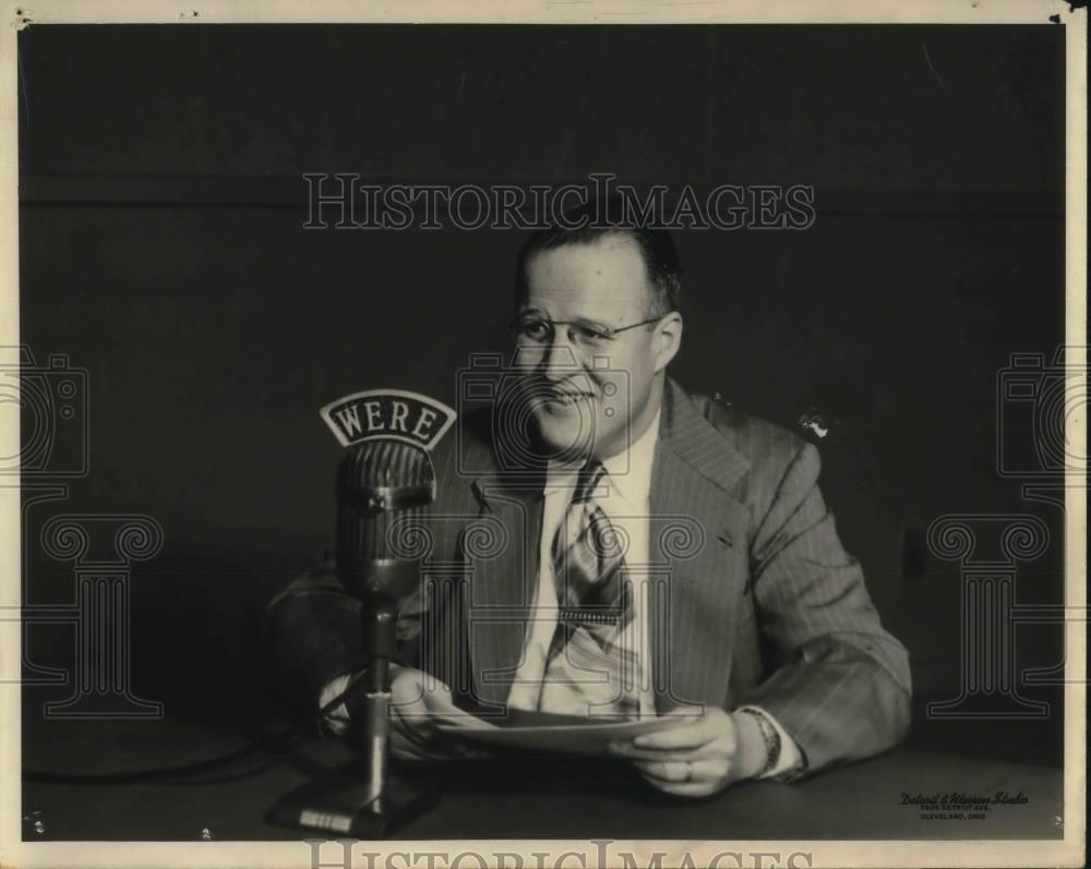 Press Photo Host on WERE - cvp19204 - Historic Images