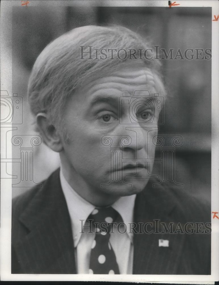1976 Press Photo Henry Gibson stars in The Bureau on Comedy Theater - cvp14468 - Historic Images