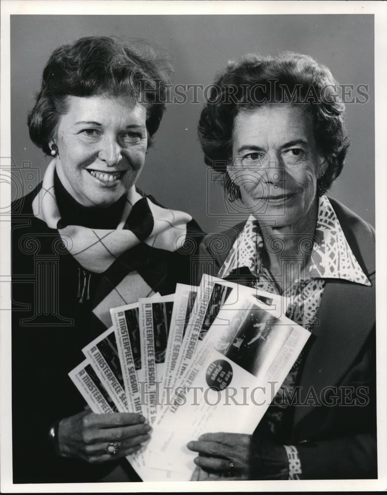 1976 Press Photo Rita Buchanan and Gretchen Murray Cleveland Play House - Historic Images