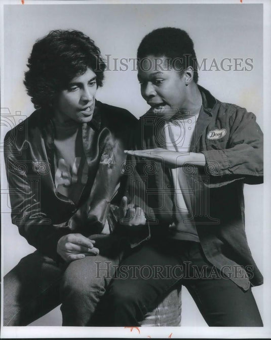 1975 Press Photo Chuck Arman & Calvin Level in Indian Wants the Bronx - Historic Images