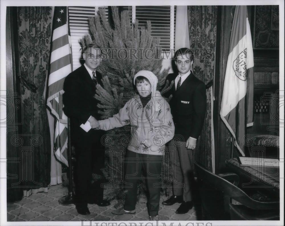 Press Photo WIXY Art - cvp19205 - Historic Images