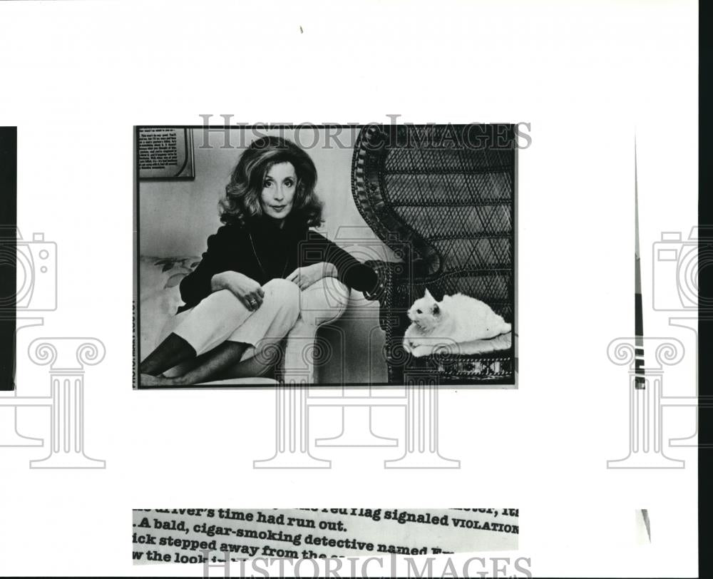 1988 Press Photo Edna Buchanan Pulitzer Prize Winning Reporter Miami Herald - Historic Images