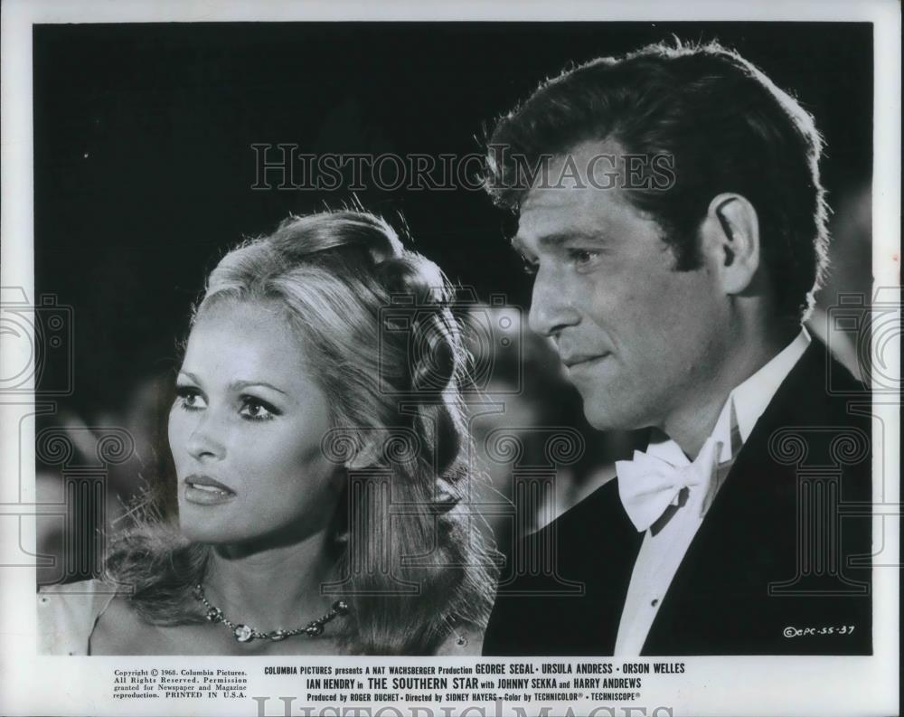 1969 Press Photo Ursula Anders &amp; George Segal in The Southern Star - cvp13566 - Historic Images