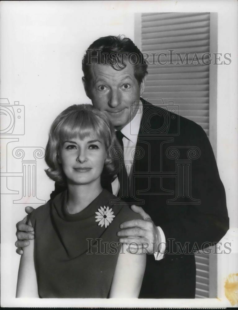 1966 Press Photo Joanne Woodward And Danny Kaye The Danny Kaye Show - cvp18696 - Historic Images