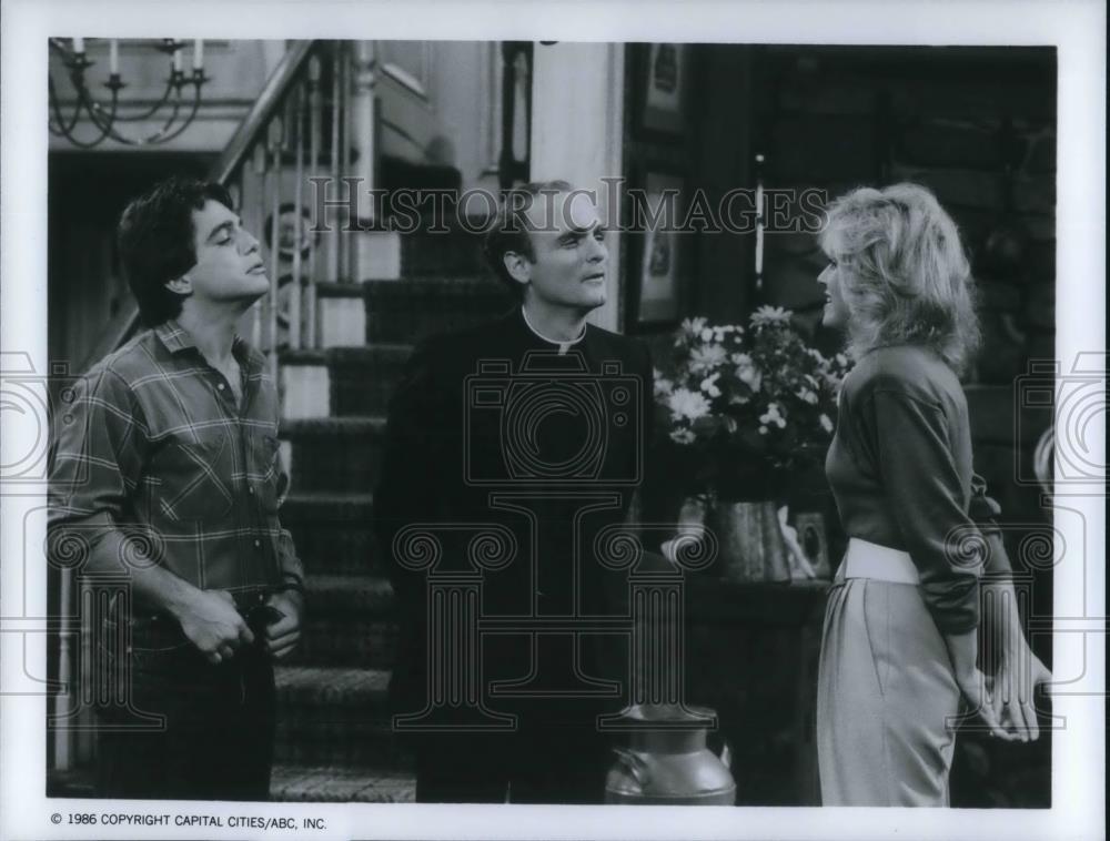 1986 Press Photo Tony Danza, Joe Regalbuto, and Judith Light in Forgive Me Tony - Historic Images