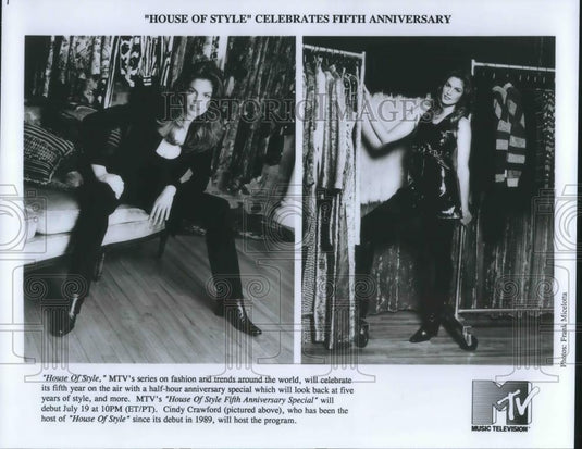 1998 Press Photo Cindy Crawford on House of Style - cvp01933 - Historic Images
