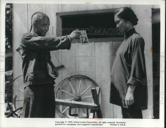 1970 Press Photo Tina Chan & Mako in The Hawaiians - cvp09157 - Historic Images