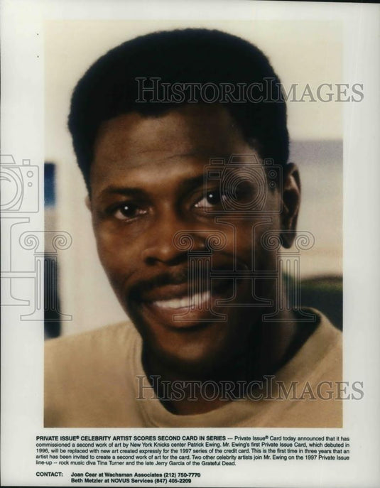 1997 Press Photo Patrick Ewing Center New York Knicks scores Private Credit Card - Historic Images