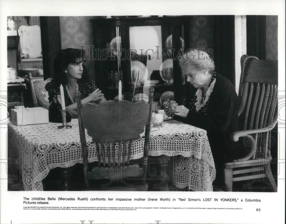 1993 Press Photo Mercedes Ruehl and Irene Worth in Lost in Yonkers - cvp18513 - Historic Images