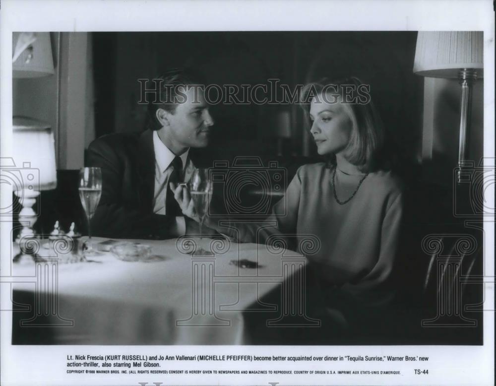 1988 Press Photo Kurt Russell and Michelle Pfeiffer star in Tequila Sunrise - Historic Images