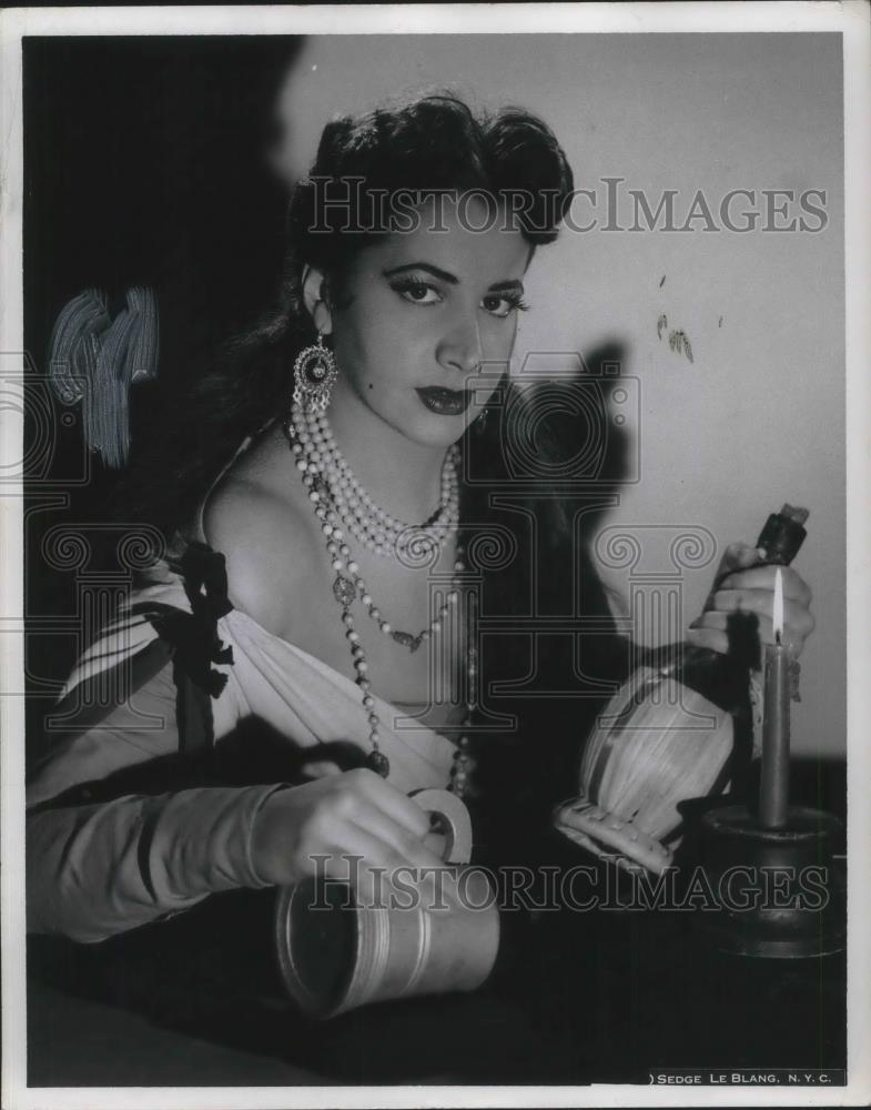 1956 Press Photo Rosalind Elias in Rigoletto - cvp04762 - Historic Images