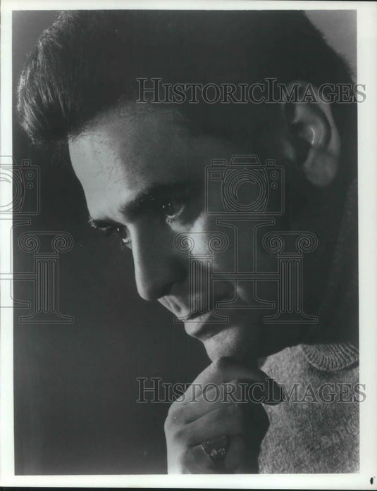 1983 Press Photo Pablo Elvira Operatic Baritone Metropolitan Opera Singer - Historic Images